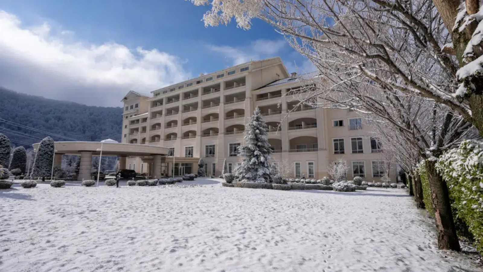 Qafqaz Riverside Hotel